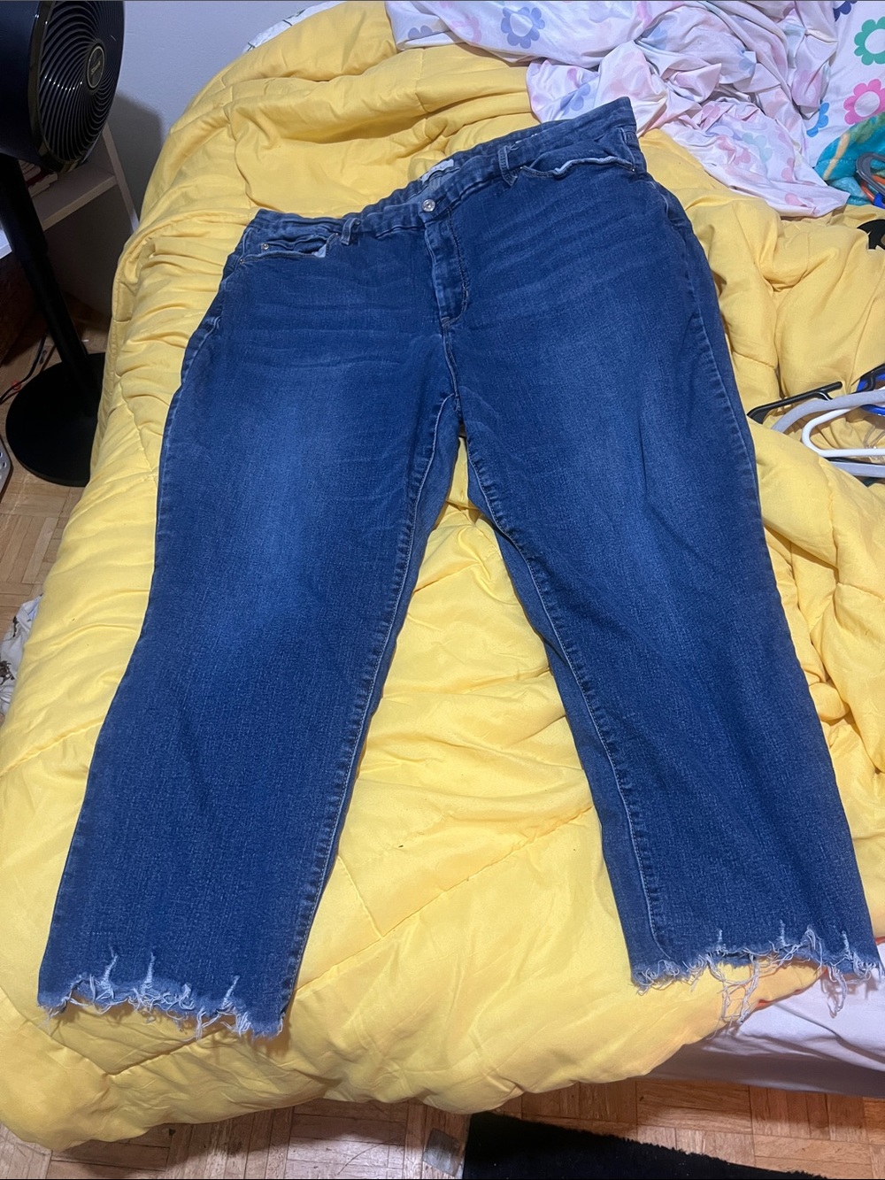 Nicole Miller Dark Blue Cropped Raw-Hem Jeans
